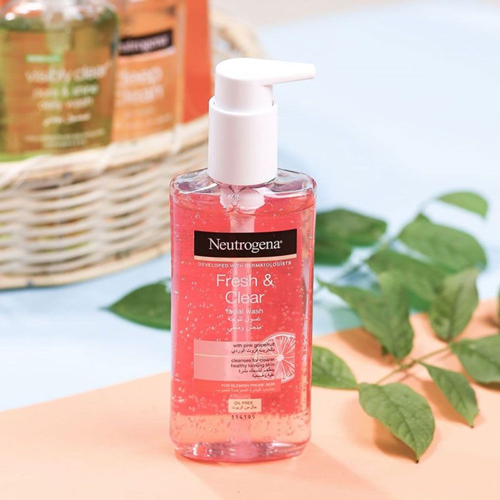 Neutrogena Fresh & Clear Facial Wash with Pink Grapefruit for Blemish Prone Skin  