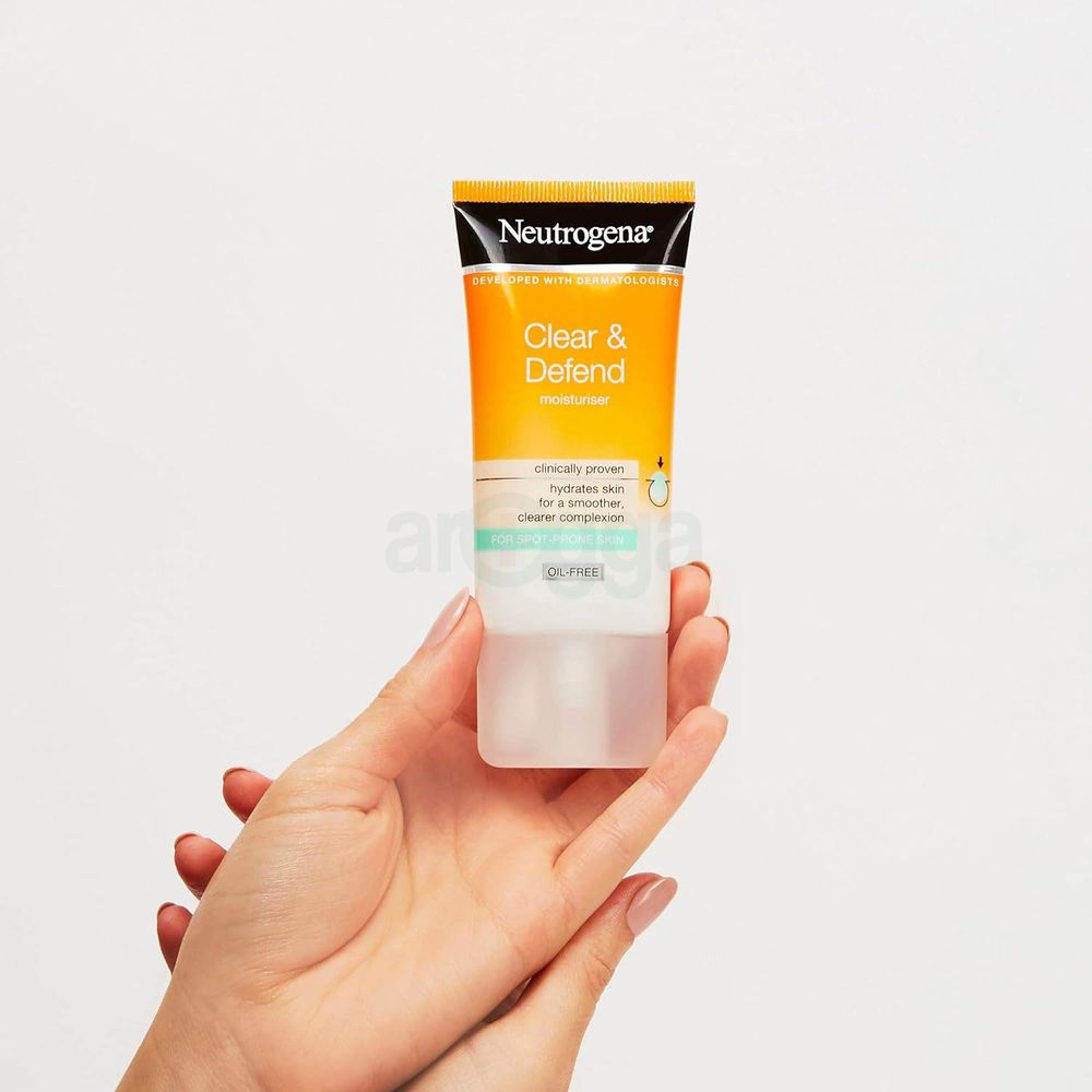 Neutrogena Clear & Defend Oil Free Moisturiser for Spot-Prone Skin  