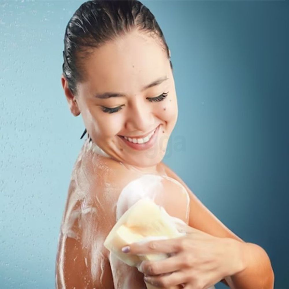 Palmolive Naturals Yogurt & Fruits Soap with Strawberry Juice & Yogurt  