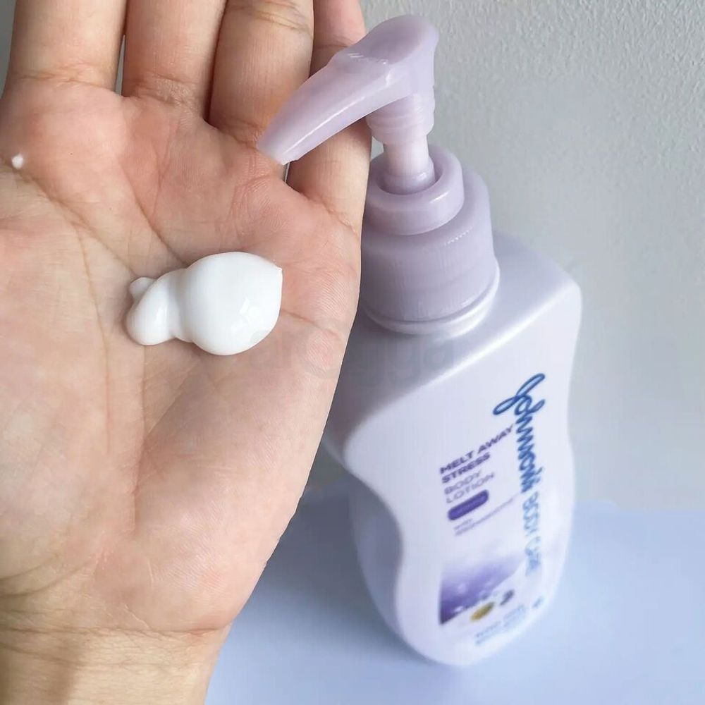 Johnson's Melt Away Stress Calming Body Lotion with Aromasoothe  