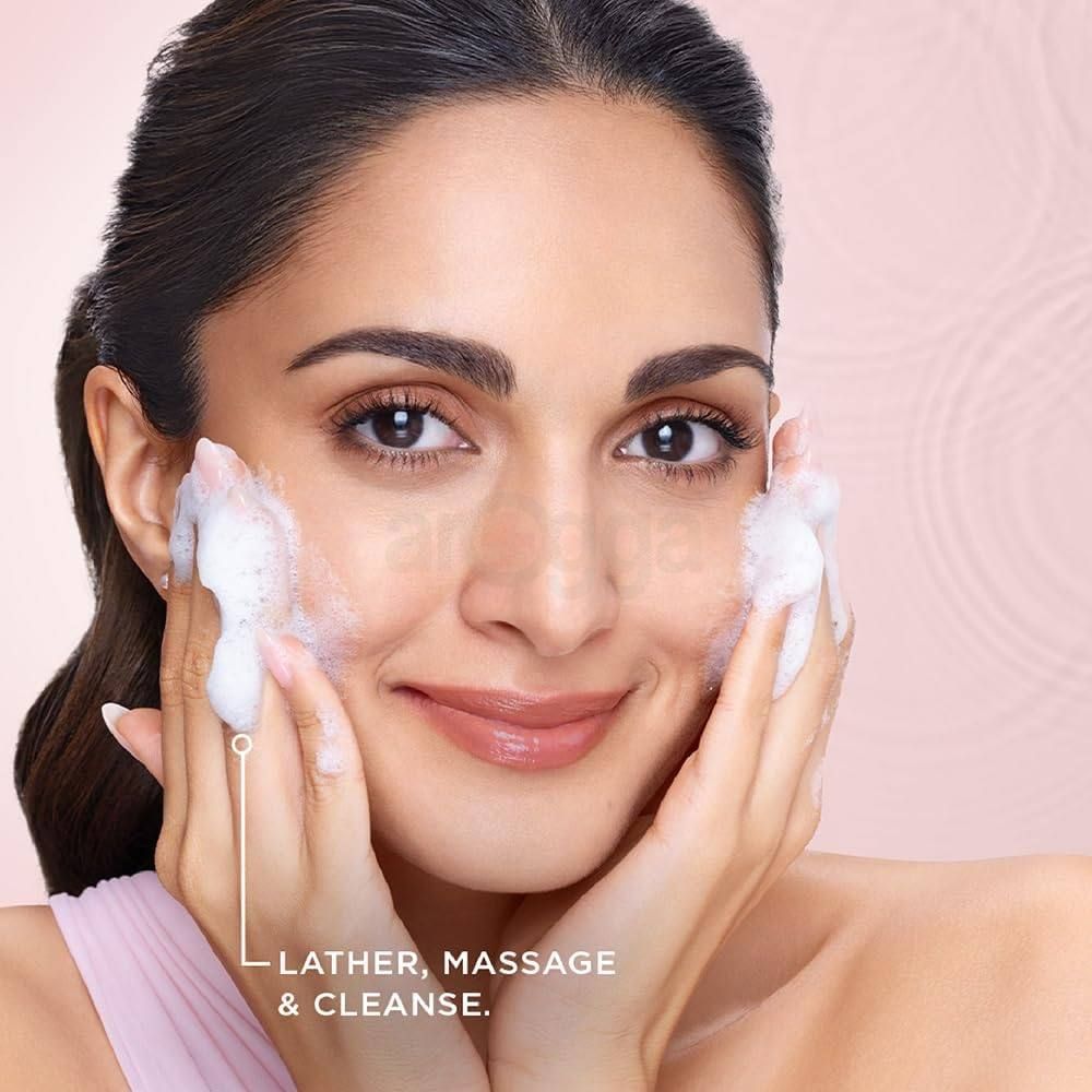 Pond's Bright Beauty Anti-Dullness Facewash with Niacinamide & Vitamin B3  
