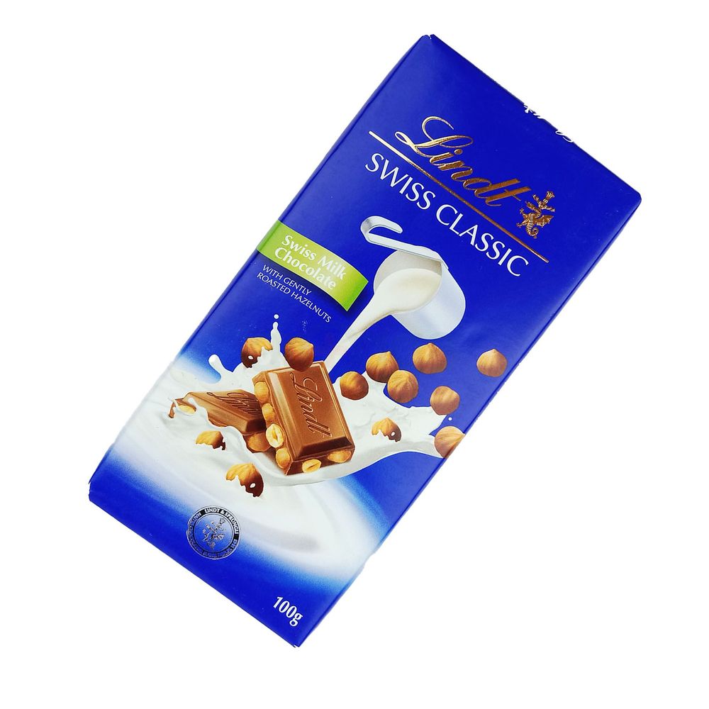 Lindt Swiss Classic Swiss Milk Chocolate With Roasted Hazelnuts 100g  