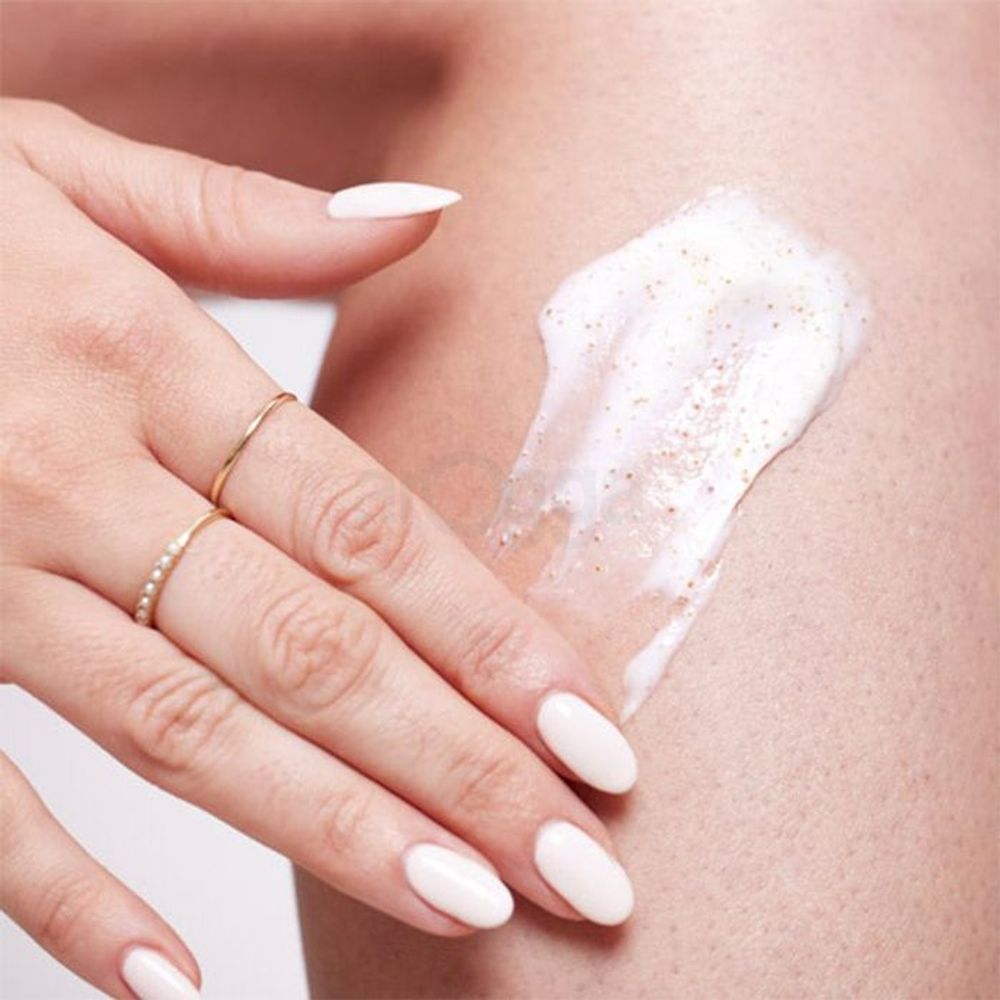 Superdrug Extracts Mango Exfoliating Body Scrub with Almond Scrub  