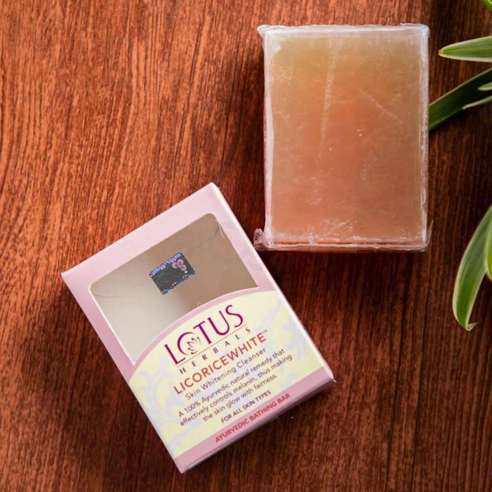 Lotus Herbals Licoricewhite Skin Whitening Cleanser 100g  