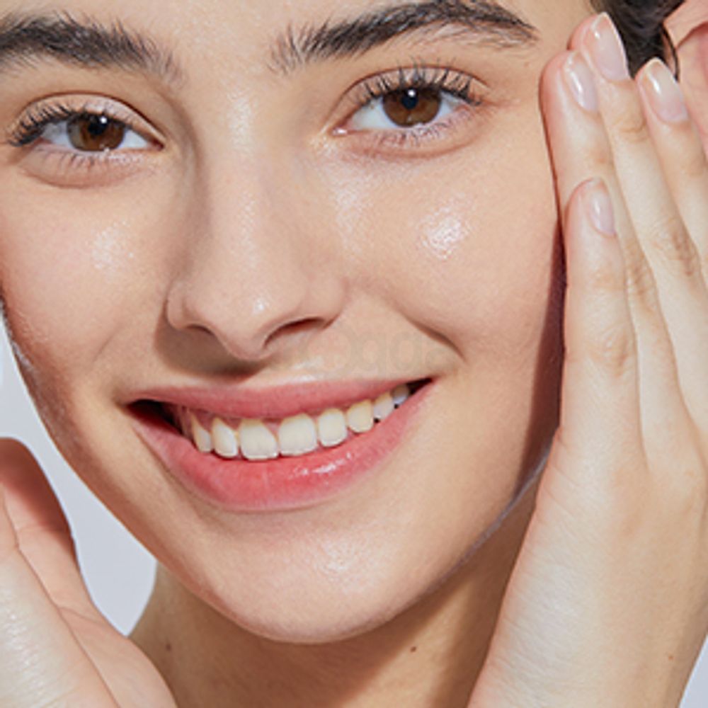 niacinamide serum ampoule facial moisturiser essence Korean skincare Kbeauty pores dry skin texture