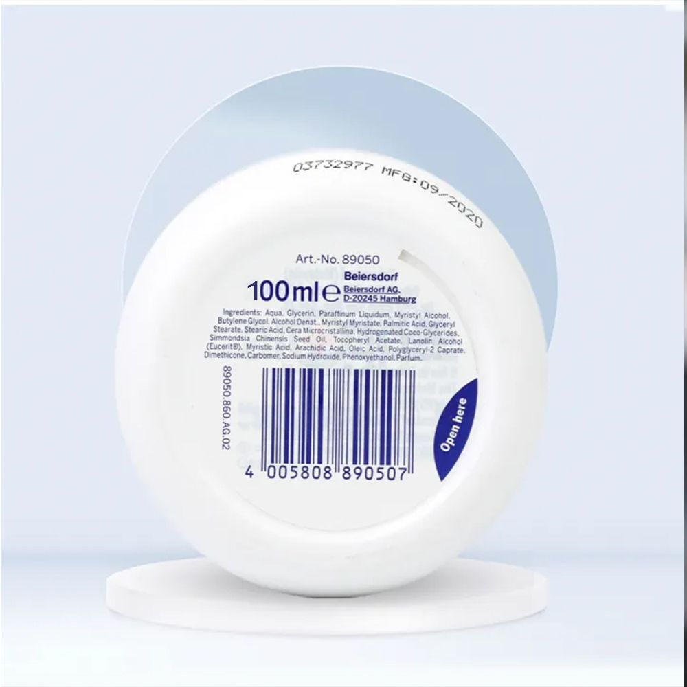 NIVEA Soft Light Moisturizing Cream 100ml Jar  